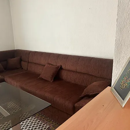 Spacious شقة *
